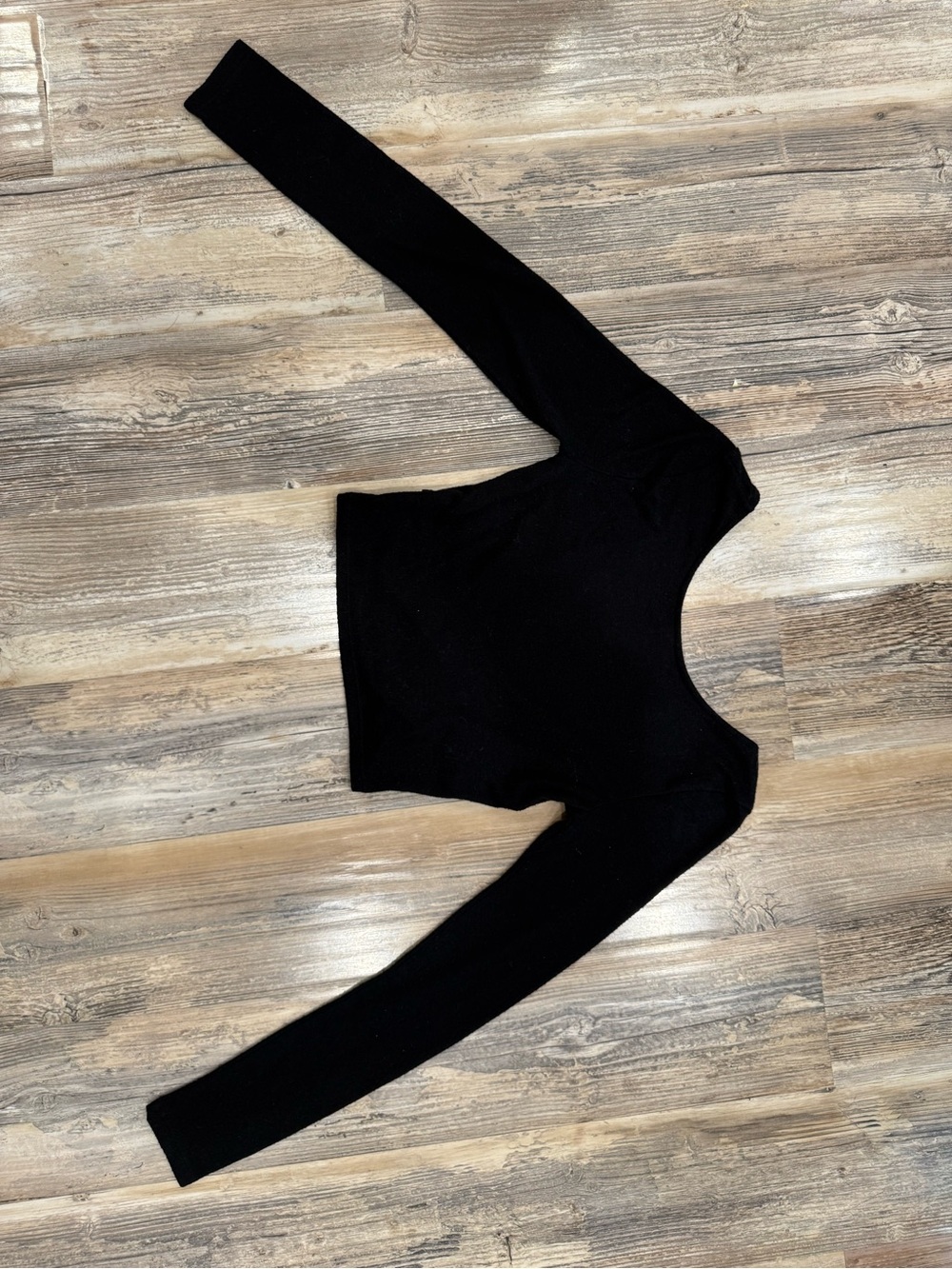 ALO Amelia Luxe Long Sleeve Crop Top - Black - Picture 5 of 5